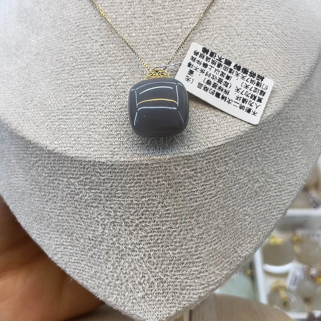 和田玉18K金镶嵌吊坠(赠链)