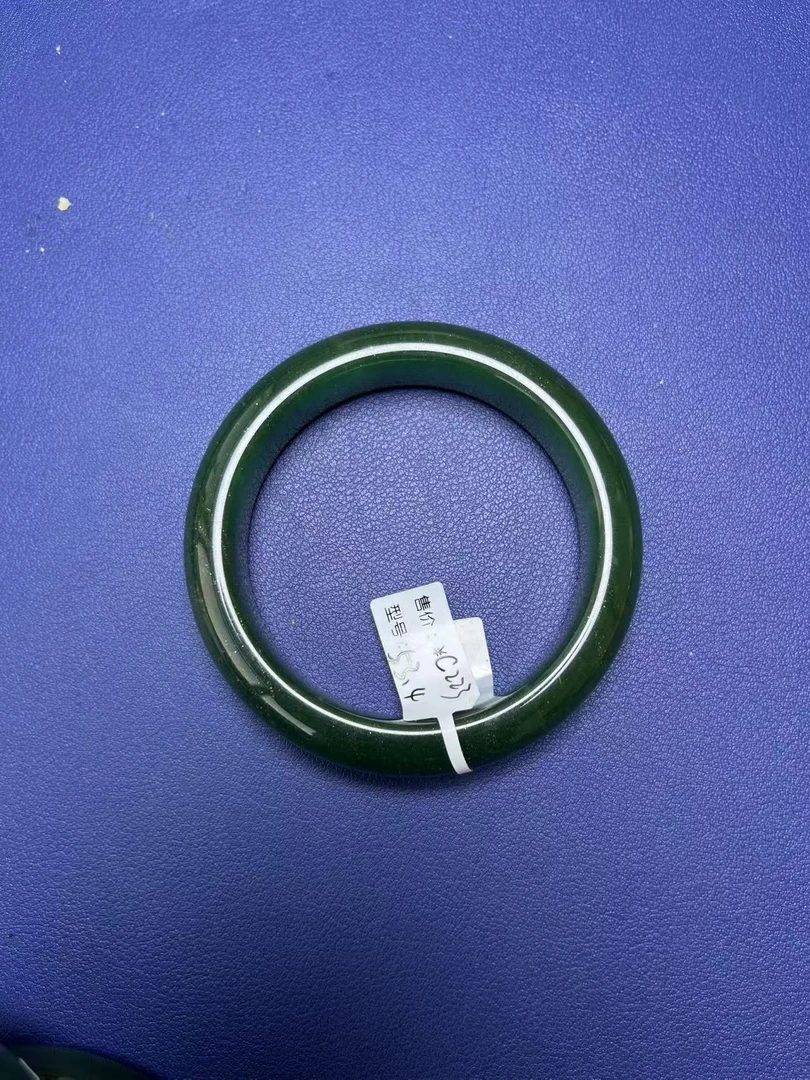 天然绿色东陵玉手镯女士玉石玉镯子时尚百搭款（多样性拍一发一）