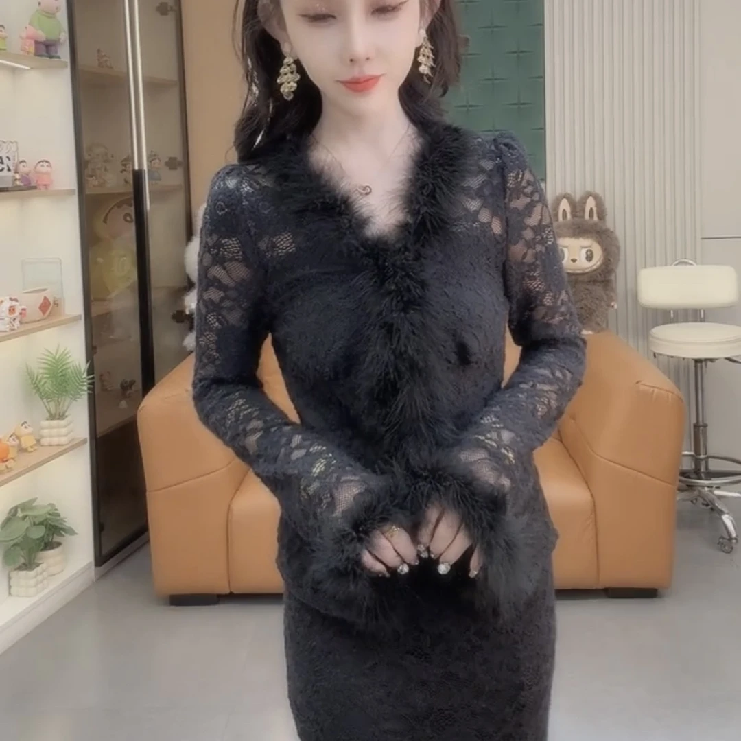 冬季新款V领蕾丝衫女重工毛毛拼接保暖透肤显瘦半身裙套装两件套