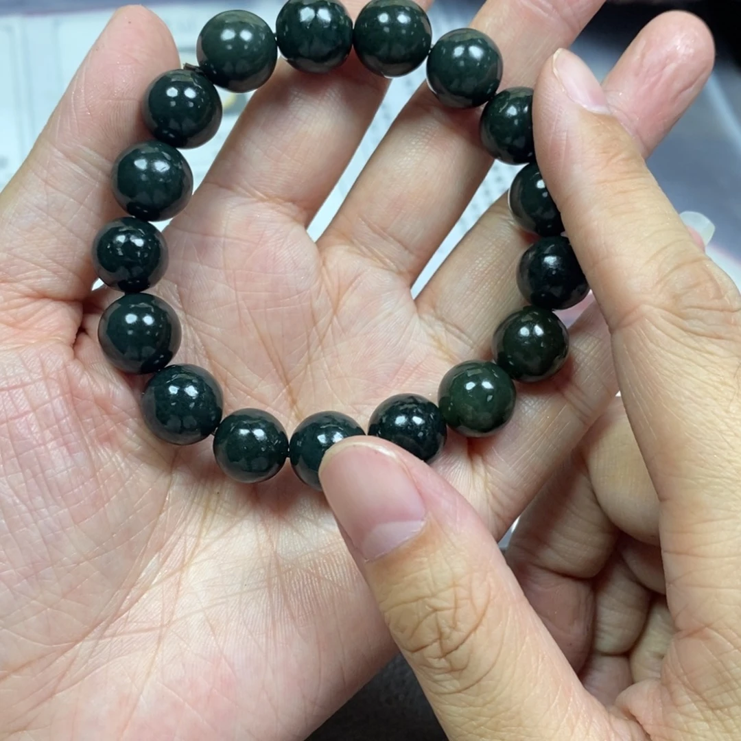 自***人和田玉（糖玉）未镶嵌手链