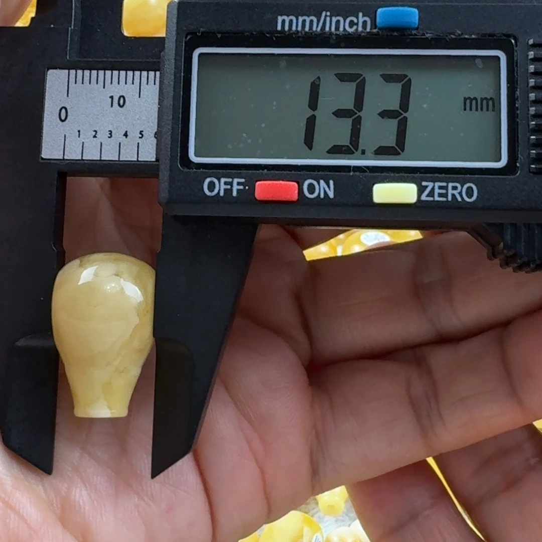 蜜蜡未镶嵌裸石32杂