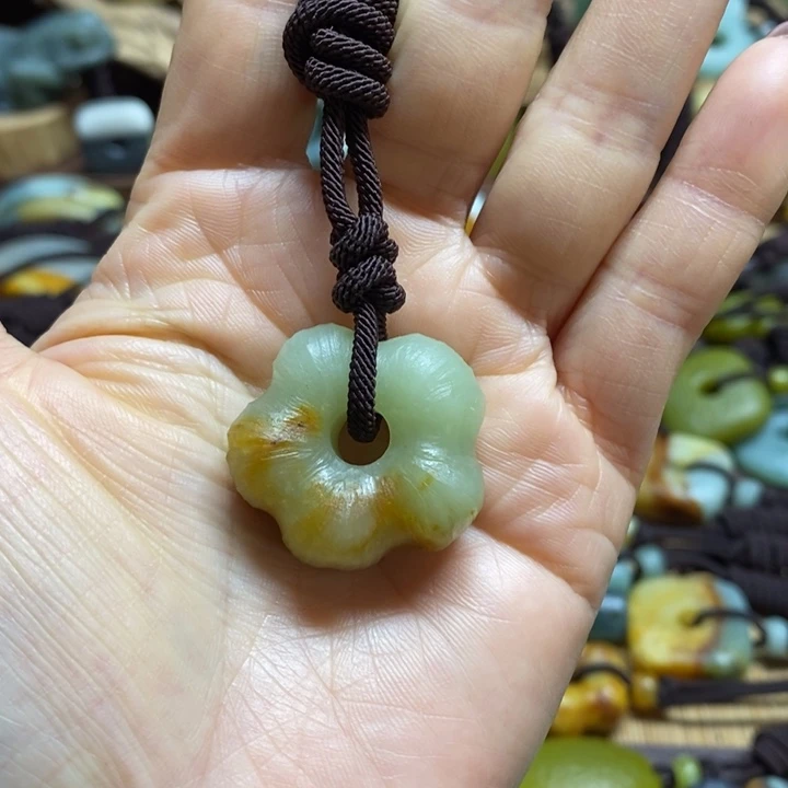 蛇纹石玉未镶嵌挂件