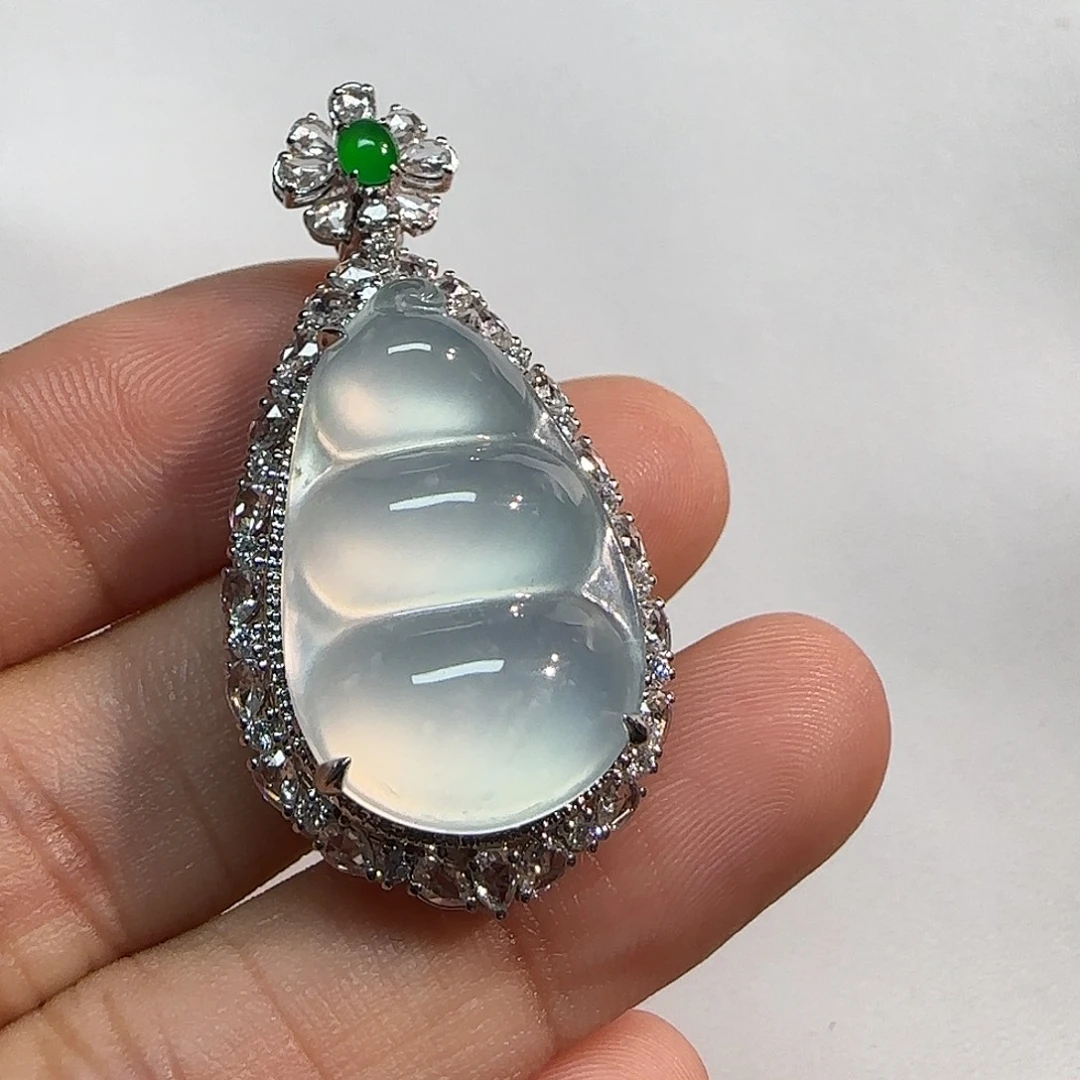 翡翠18K金镶嵌吊坠(不含链)福豆