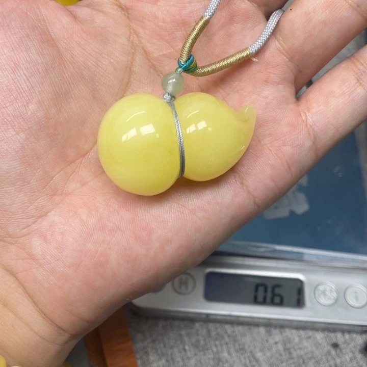 桐***荷琥珀未镶嵌珠宝奇石