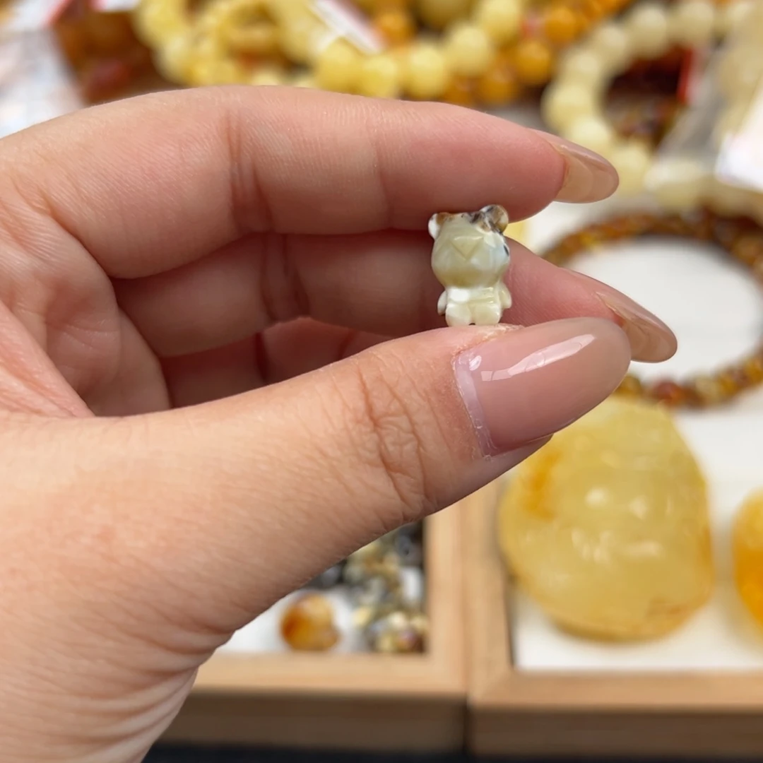 未镶嵌琥珀珠宝奇石