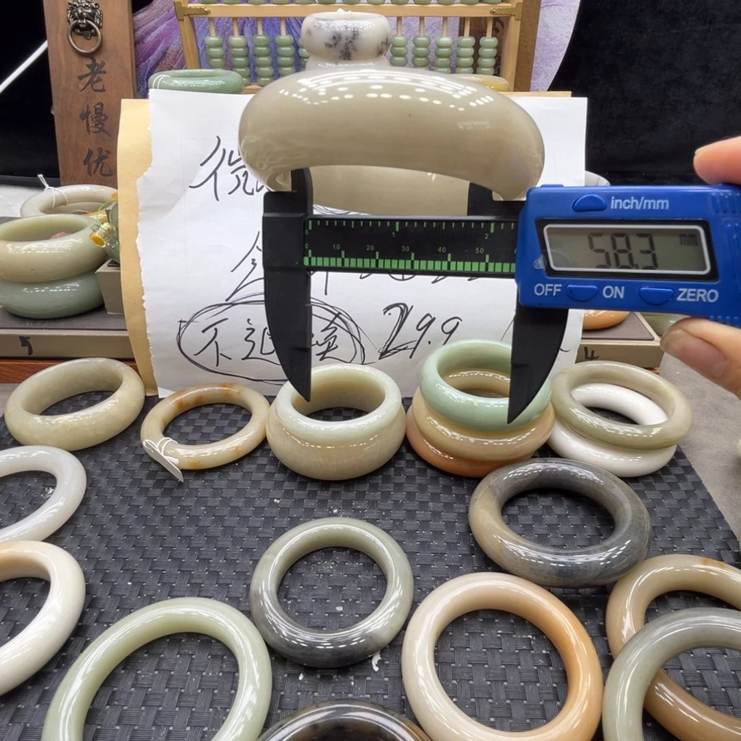 石英质玉未镶嵌手镯