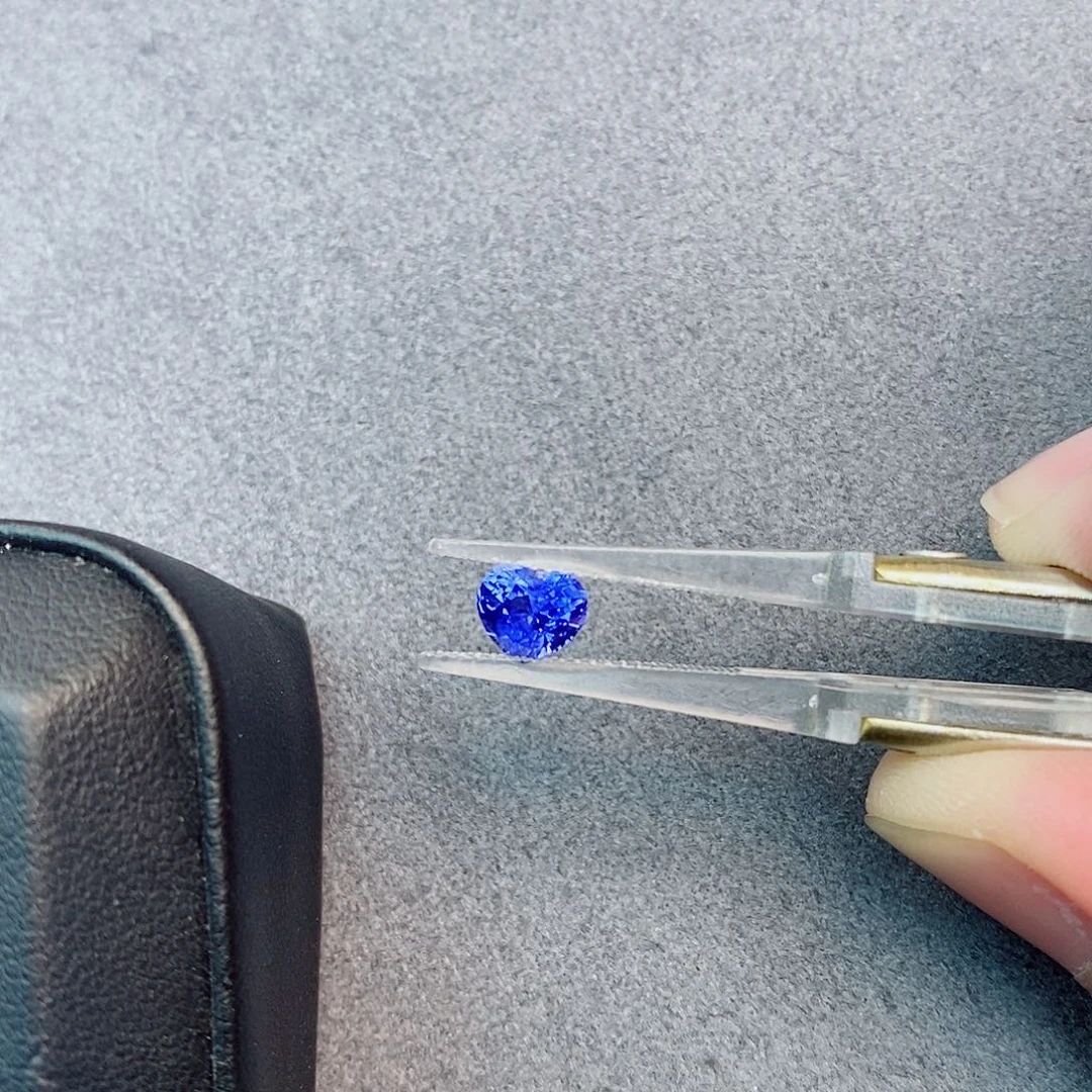 裸石蓝宝石1.09ct 无烧矢车菊