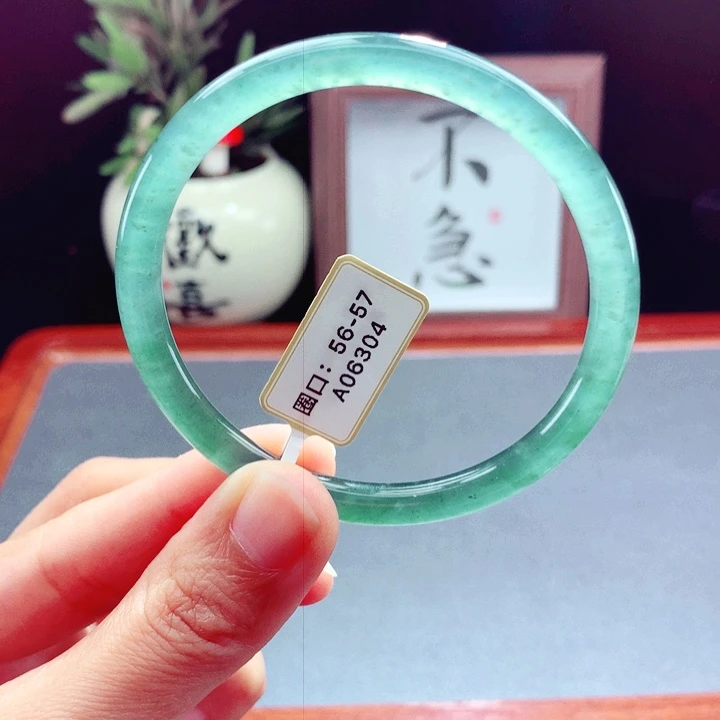 翡翠未镶嵌手镯圆镯