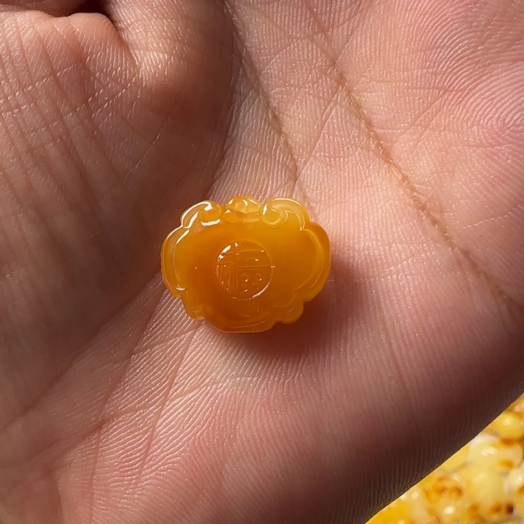 蜜蜡颈饰未镶嵌蜜蜡如意锁吊坠