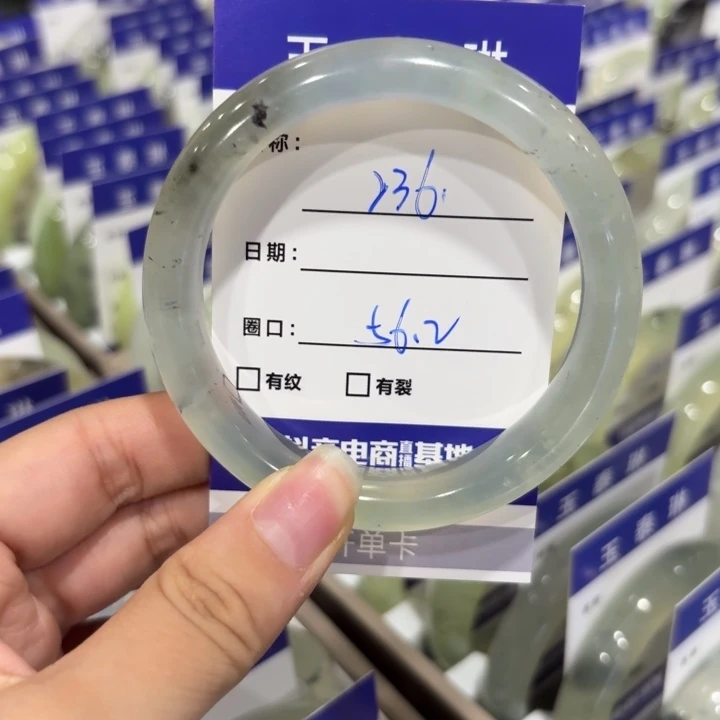 未镶嵌岫玉手镯天然