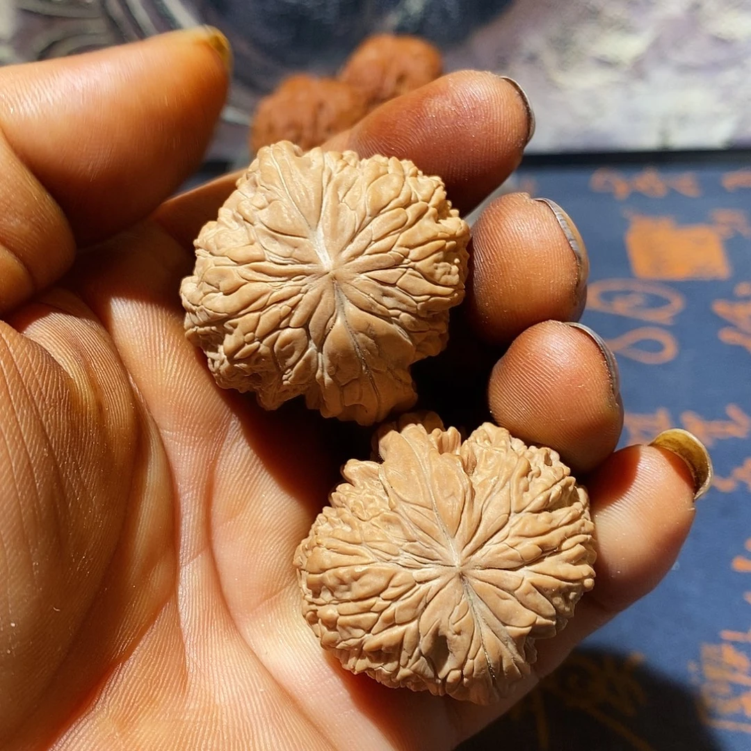 文玩核桃吊坠暴雪货头，全品精配