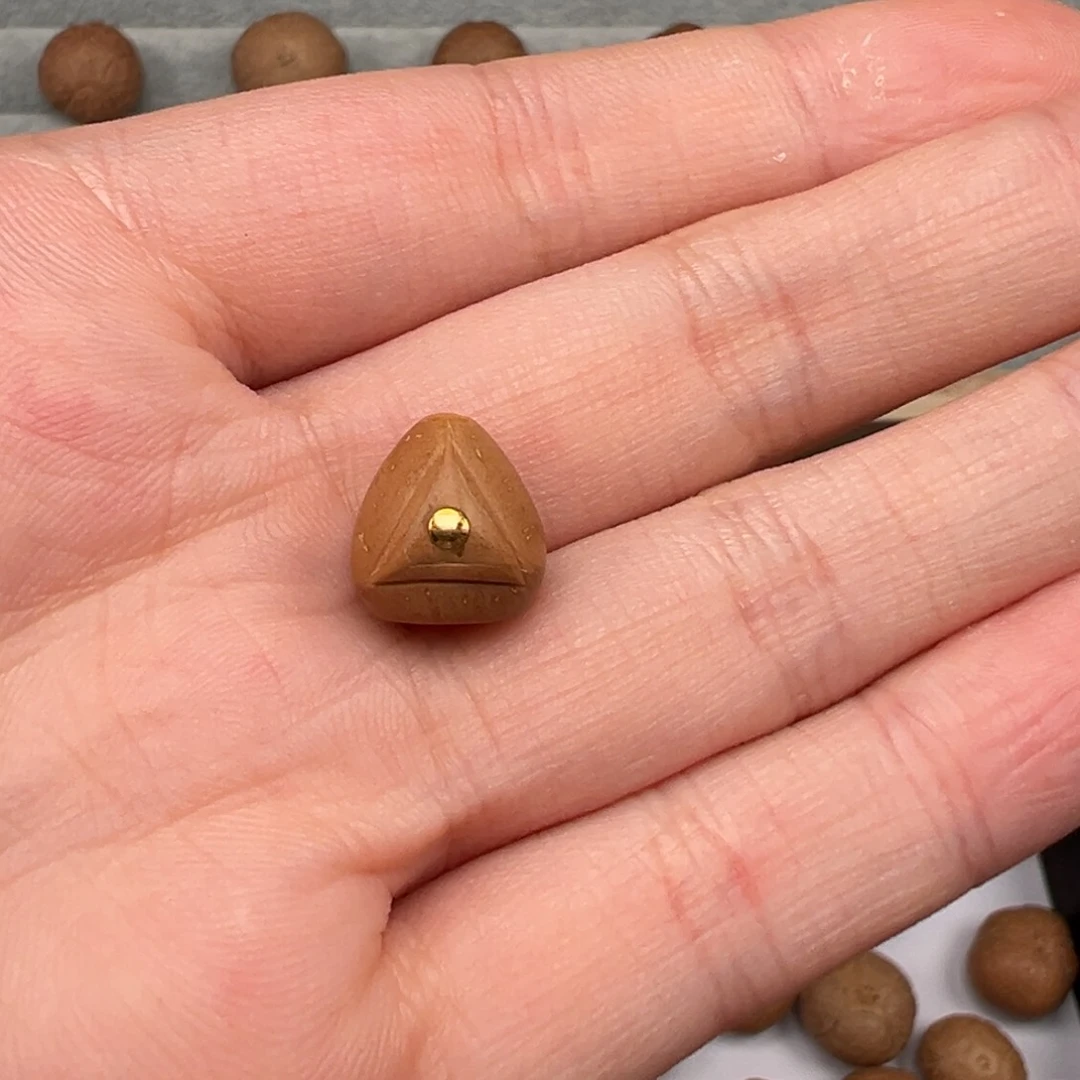 凤眼菩提吊坠m****?龙塔