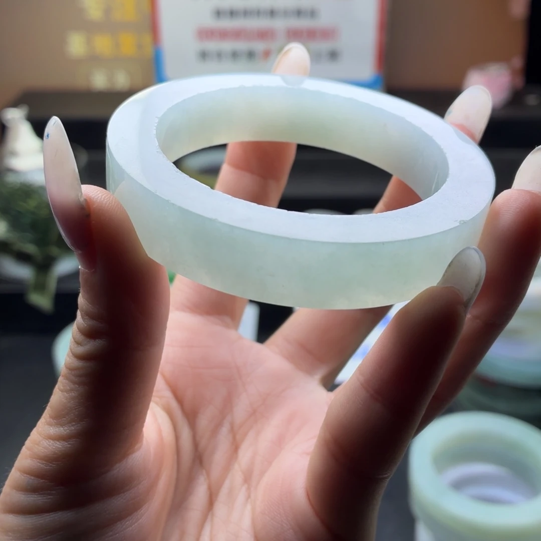 靖***橦定制翡翠未镶嵌翡翠手镯