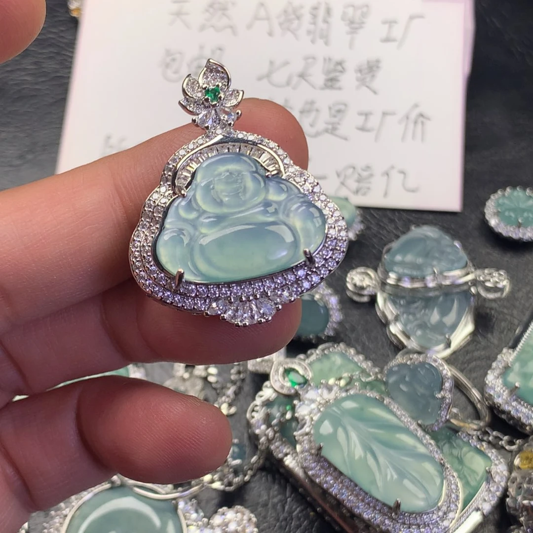 翡翠颈饰未镶嵌佛公