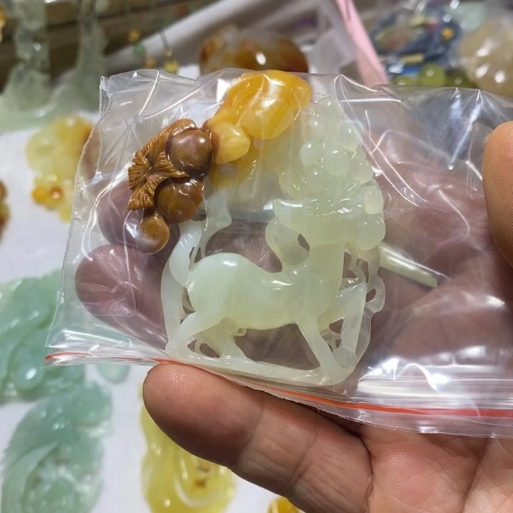 虫****蛇纹石玉未镶嵌颈饰