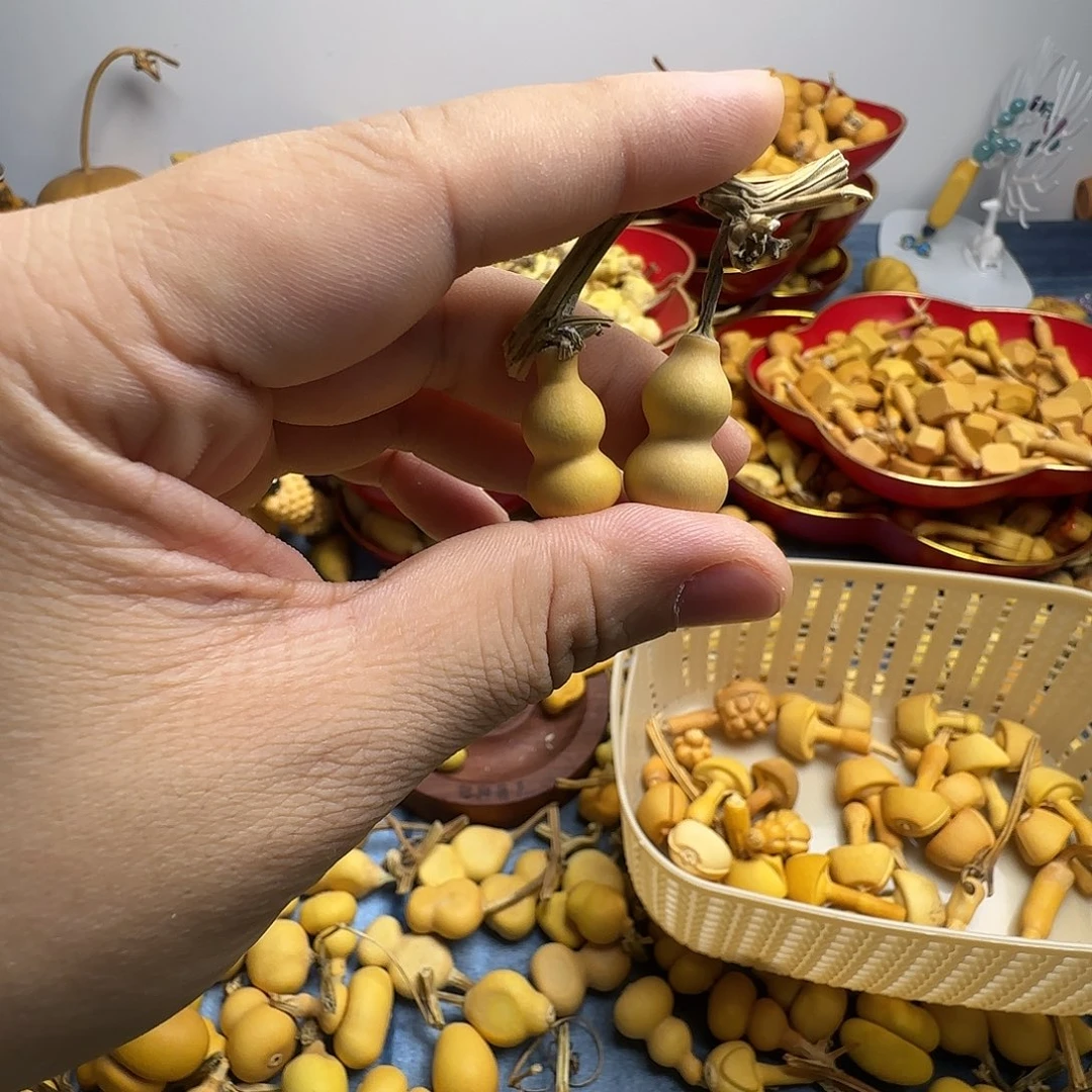 太***恩葫芦手把件草里金