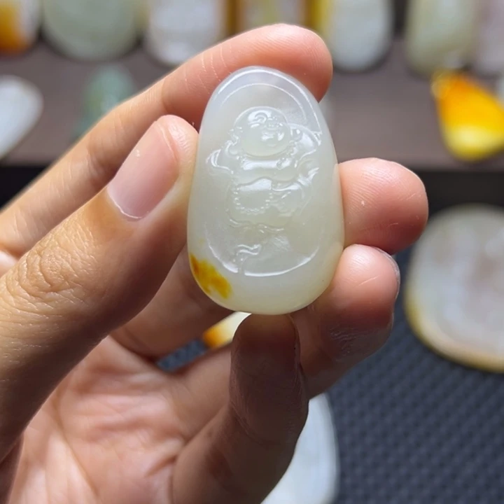 娜***·颈饰未镶嵌和田玉