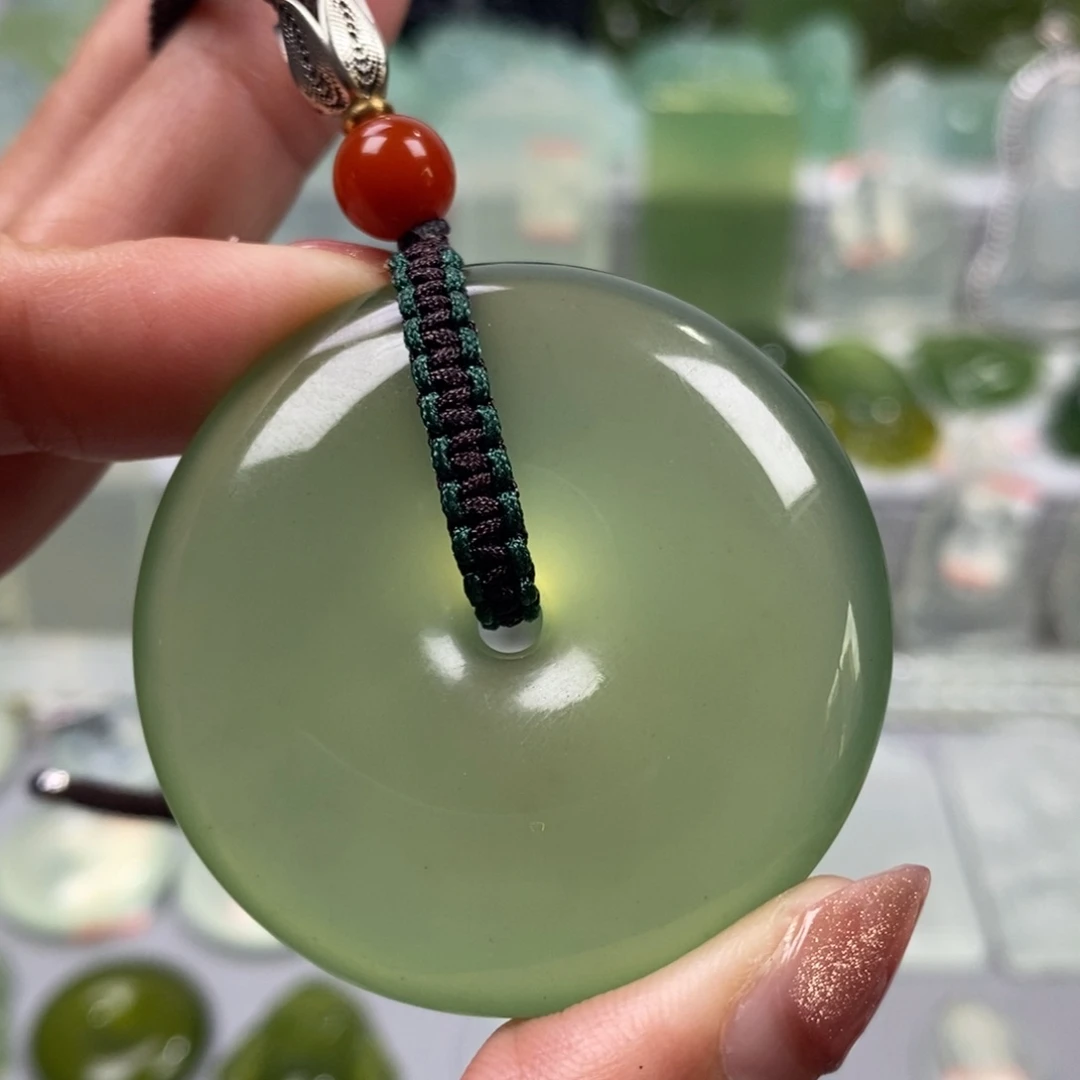 蛇纹石玉未镶嵌颈饰岭***树