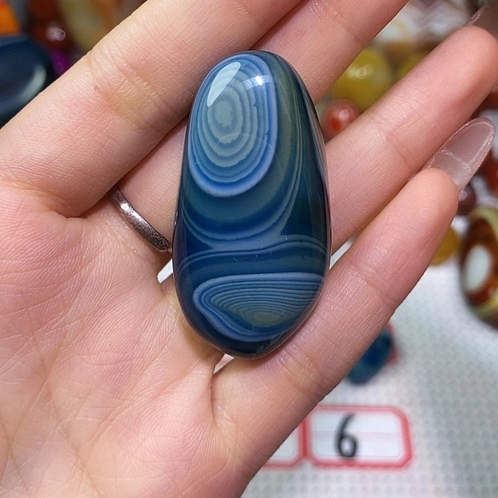 与***进未镶嵌玛瑙/玉髓珠宝奇石