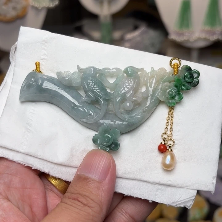 翡翠未镶嵌颈饰吊坠