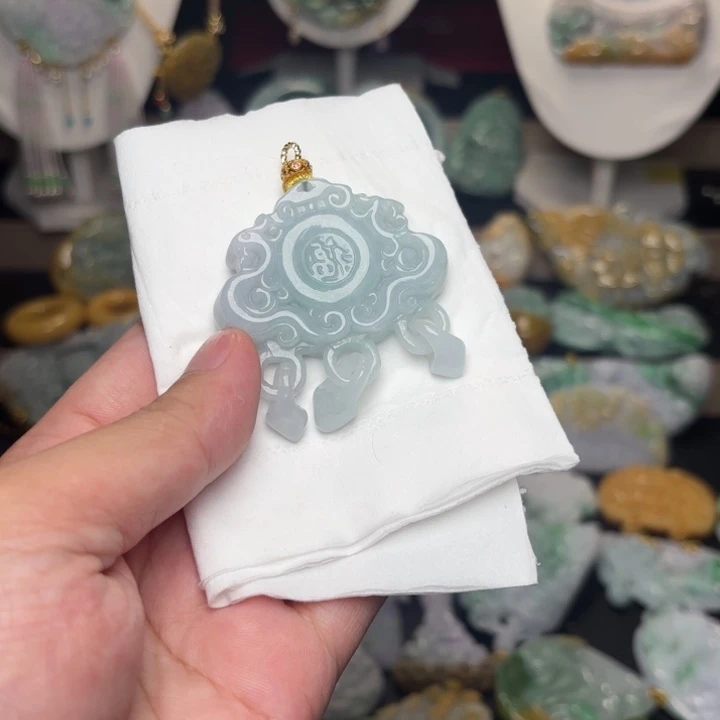 彩***姐翡翠未镶嵌颈饰吊坠