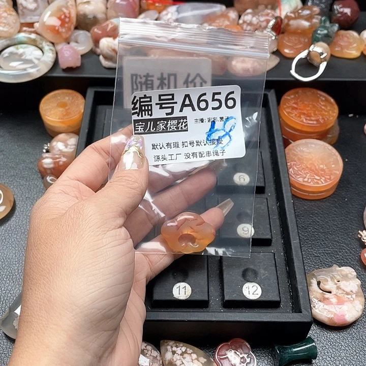 合金颈饰玛瑙/玉髓不****酱