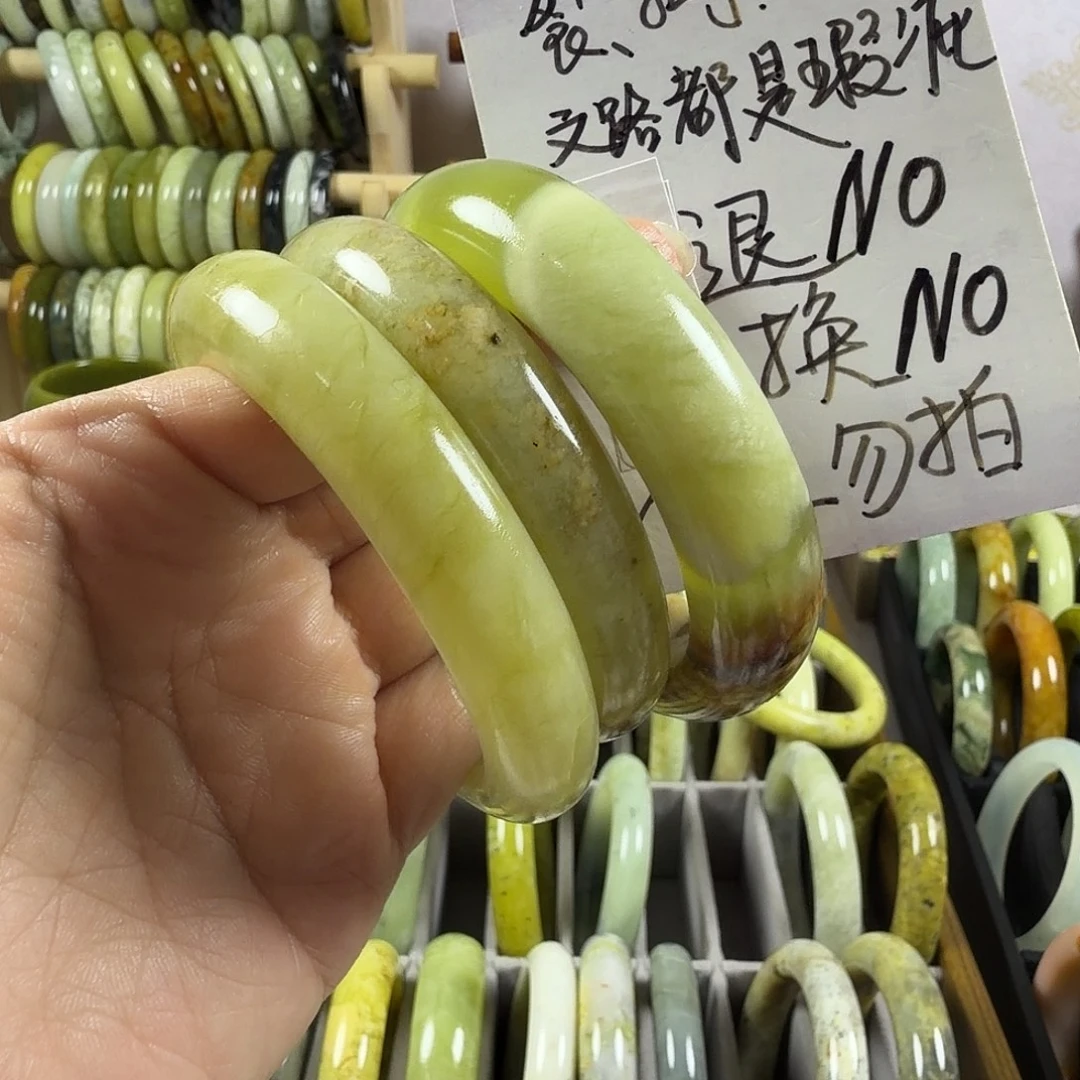 陈***荥蛇纹石玉未镶嵌手镯