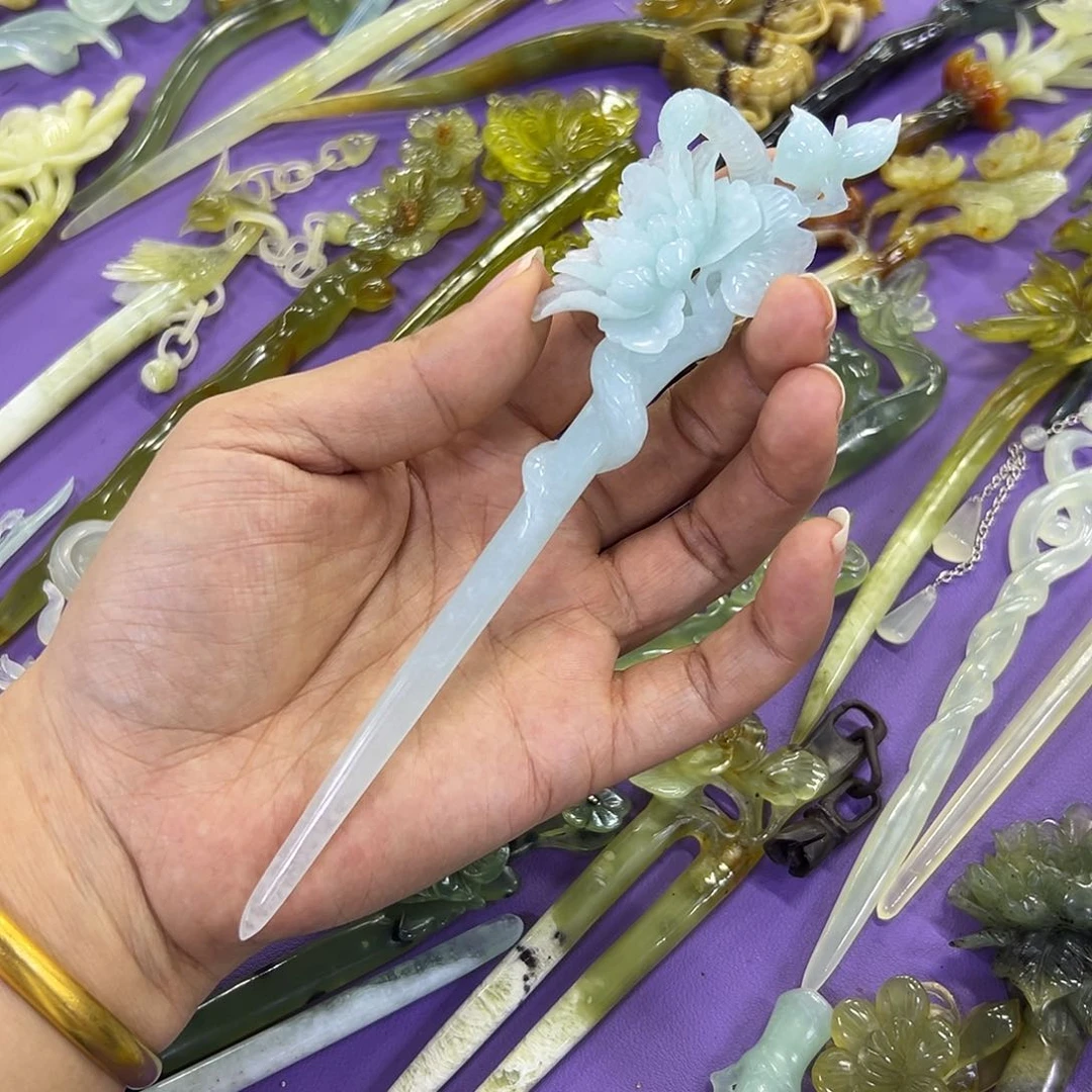 未镶嵌蛇纹石玉蛇盘牡丹咕****）