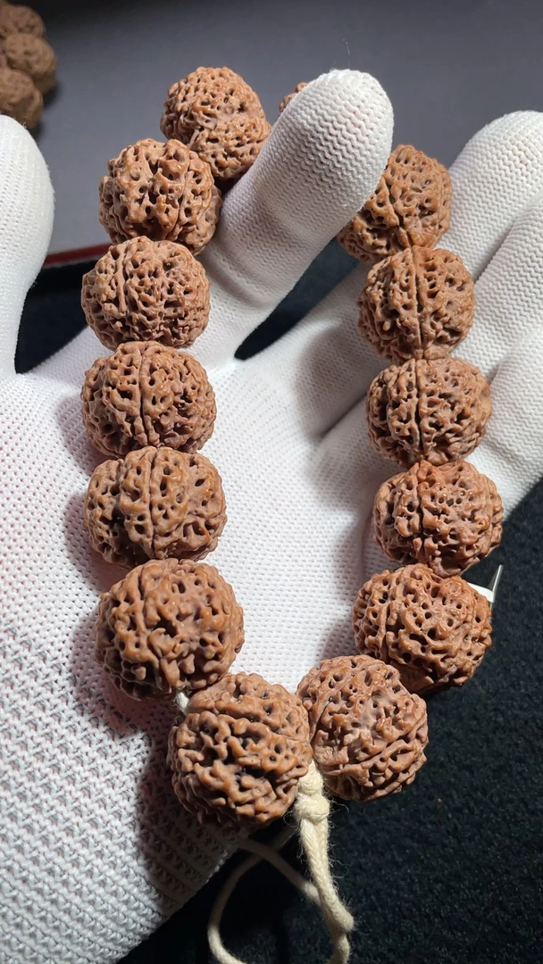 《镂空粗筋蜂王》(尺寸23mm）