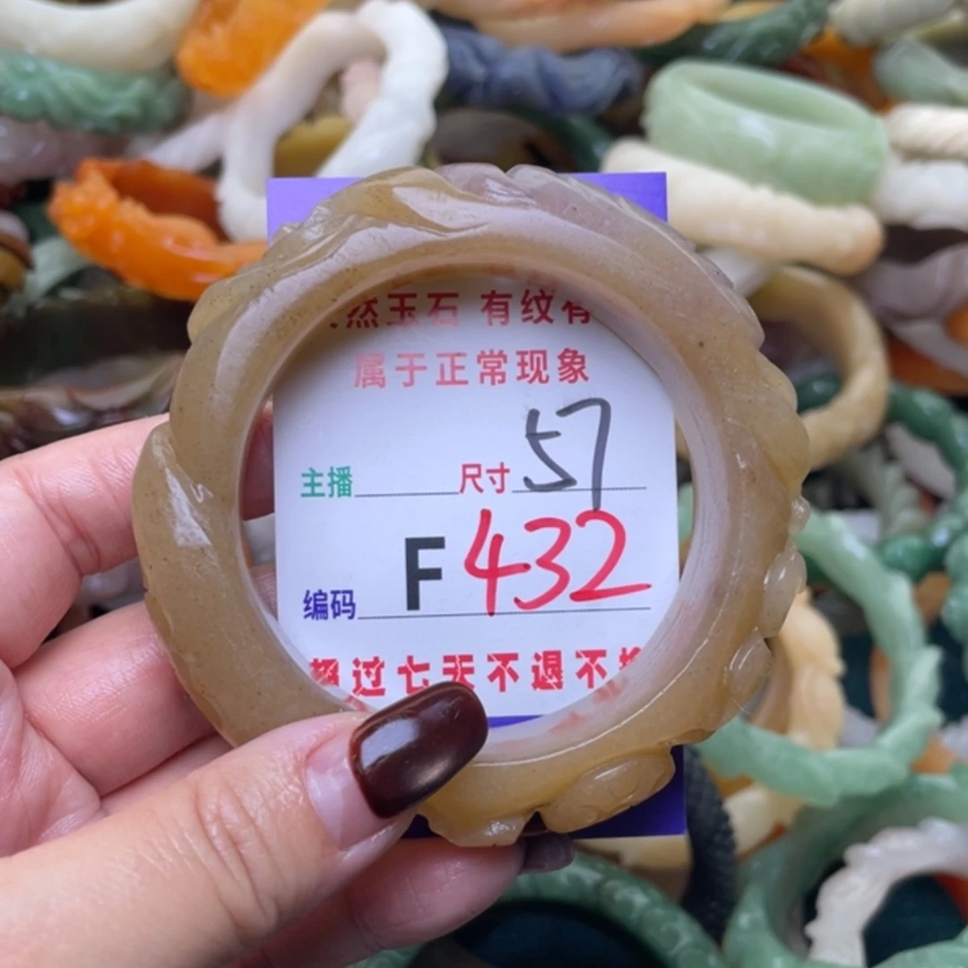 【闪购商品】未镶嵌手镯（圆镯）石英质玉