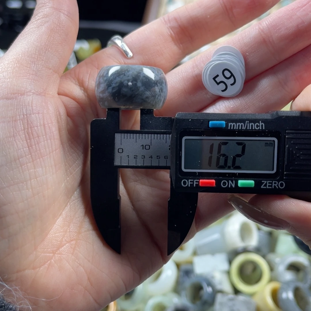 蛇纹石玉未镶嵌戒指
