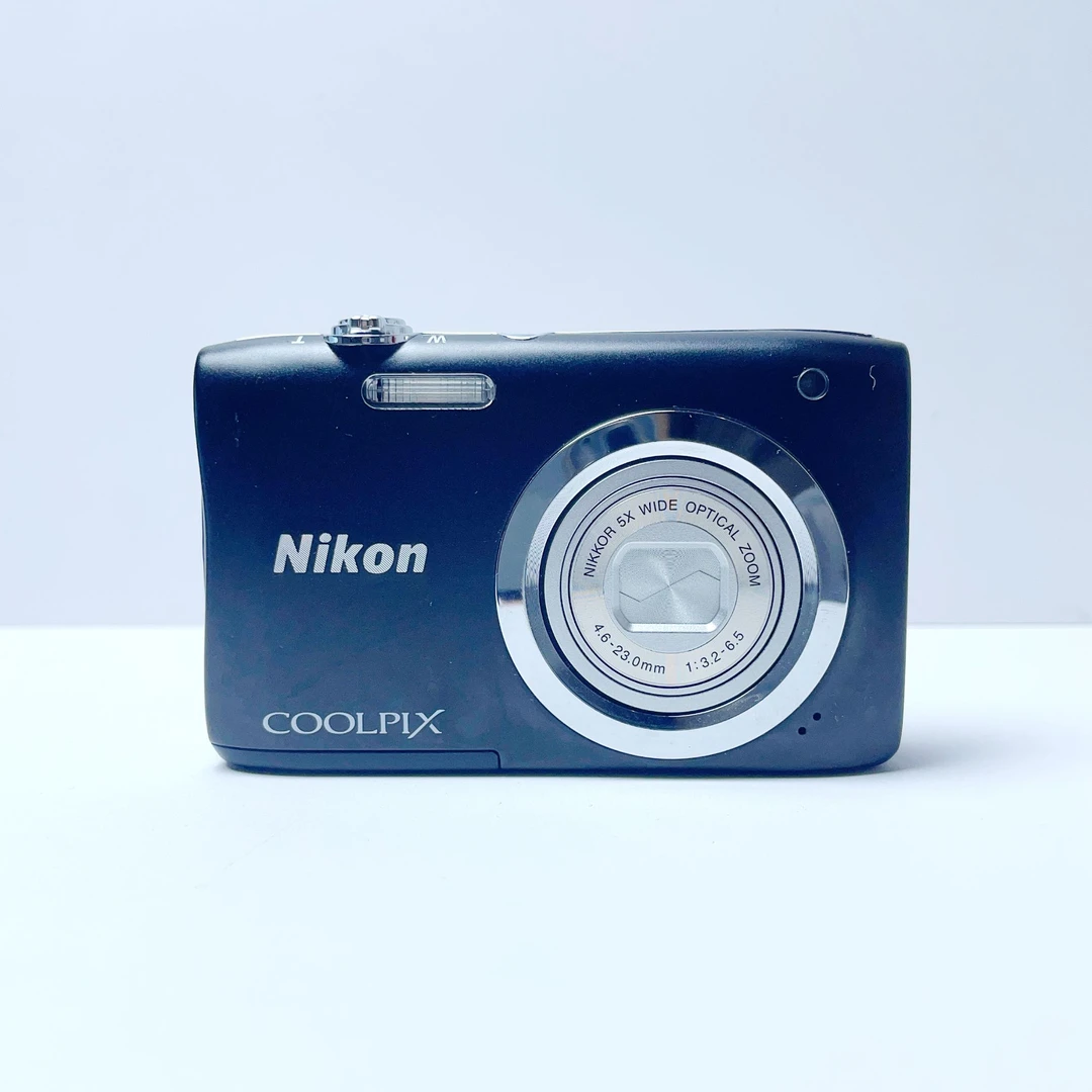 9新 Nikon/尼康 a100 2000万像素5倍光变人白景浓ccd数码相机