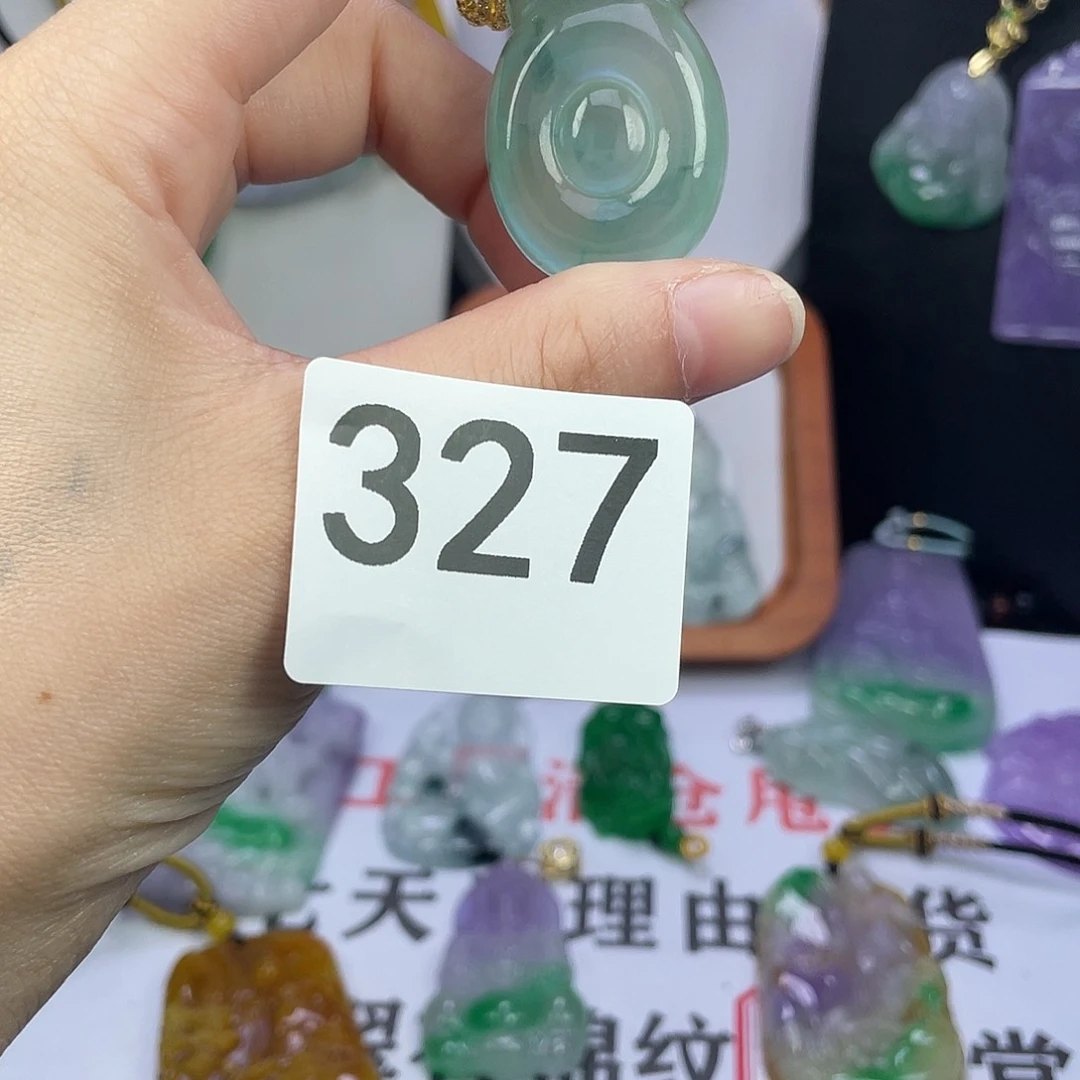 翡翠未镶嵌吊坠(赠链)