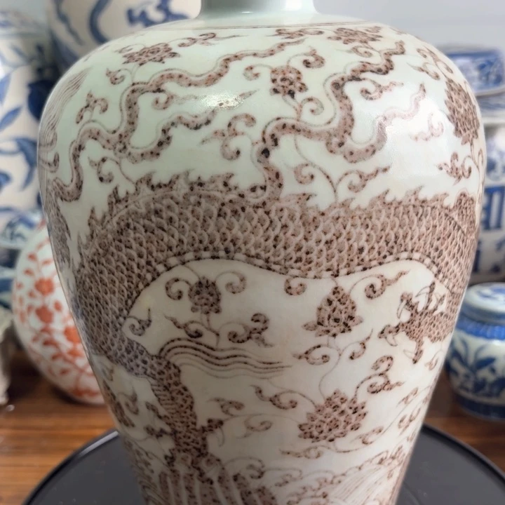 牛****福釉里红龙纹梅瓶