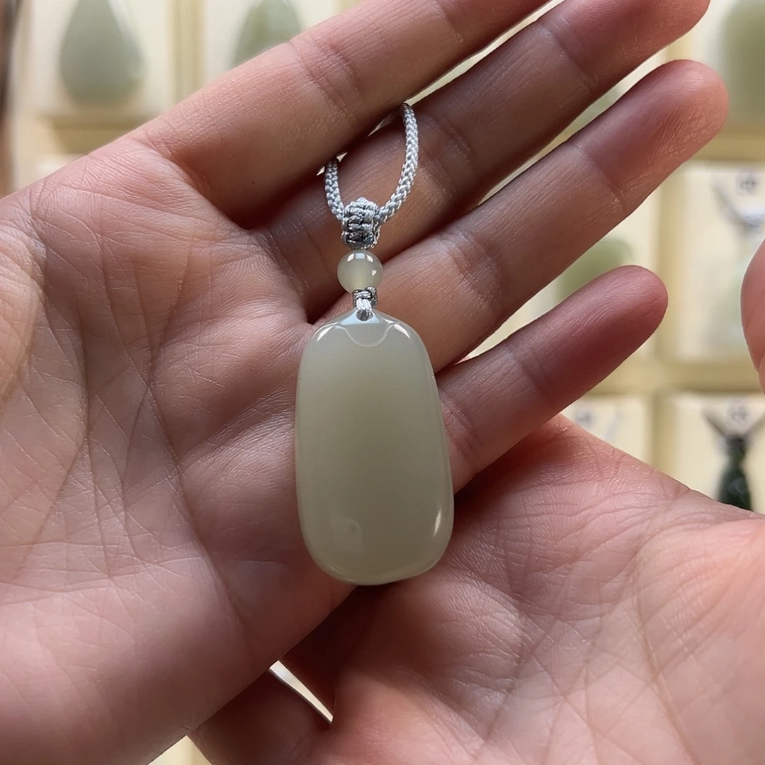 晚***w和田玉未镶嵌颈饰