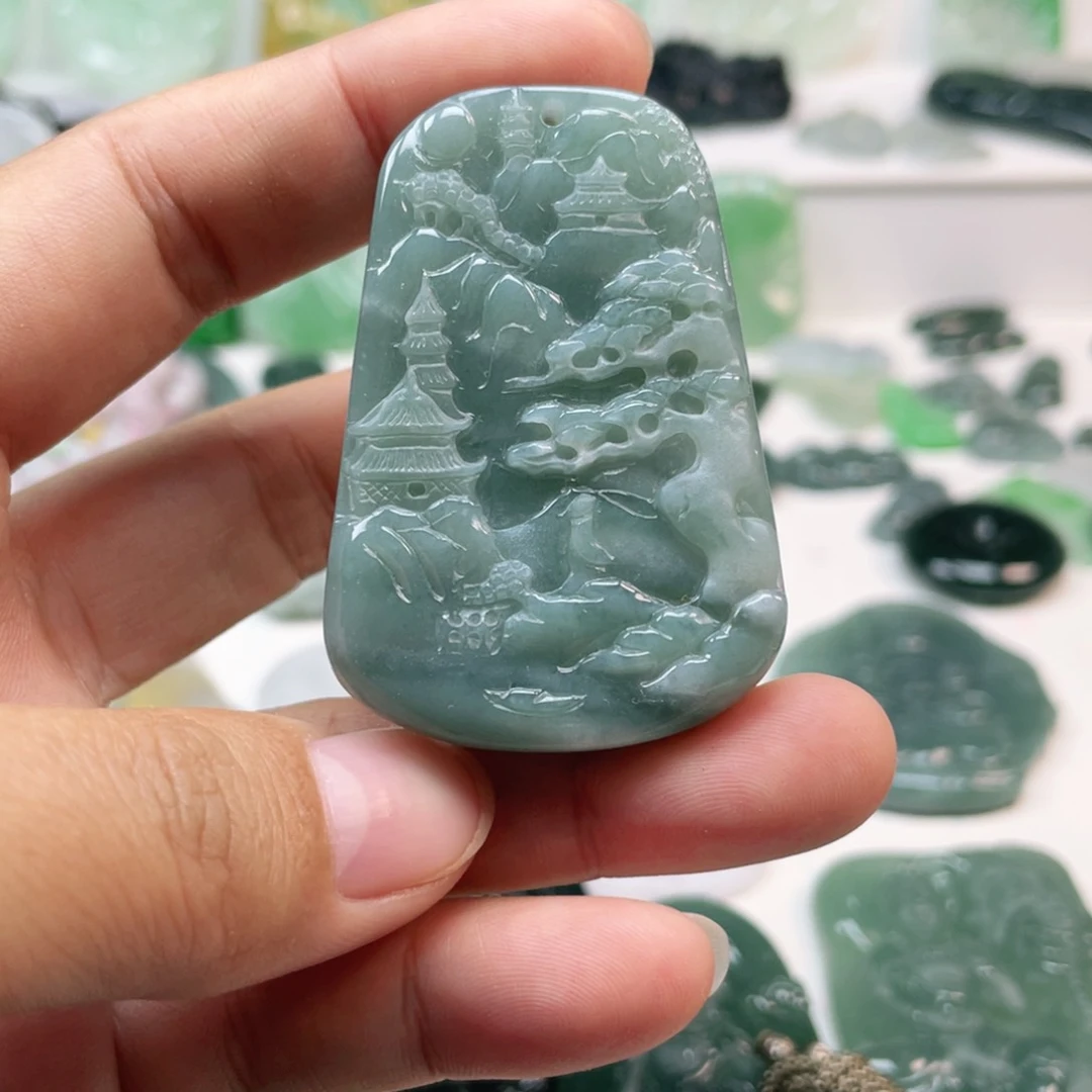 翡翠颈饰未镶嵌山水