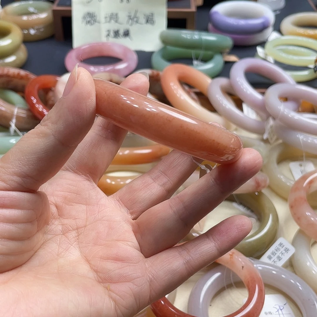 未镶嵌手镯石英岩玉樰*