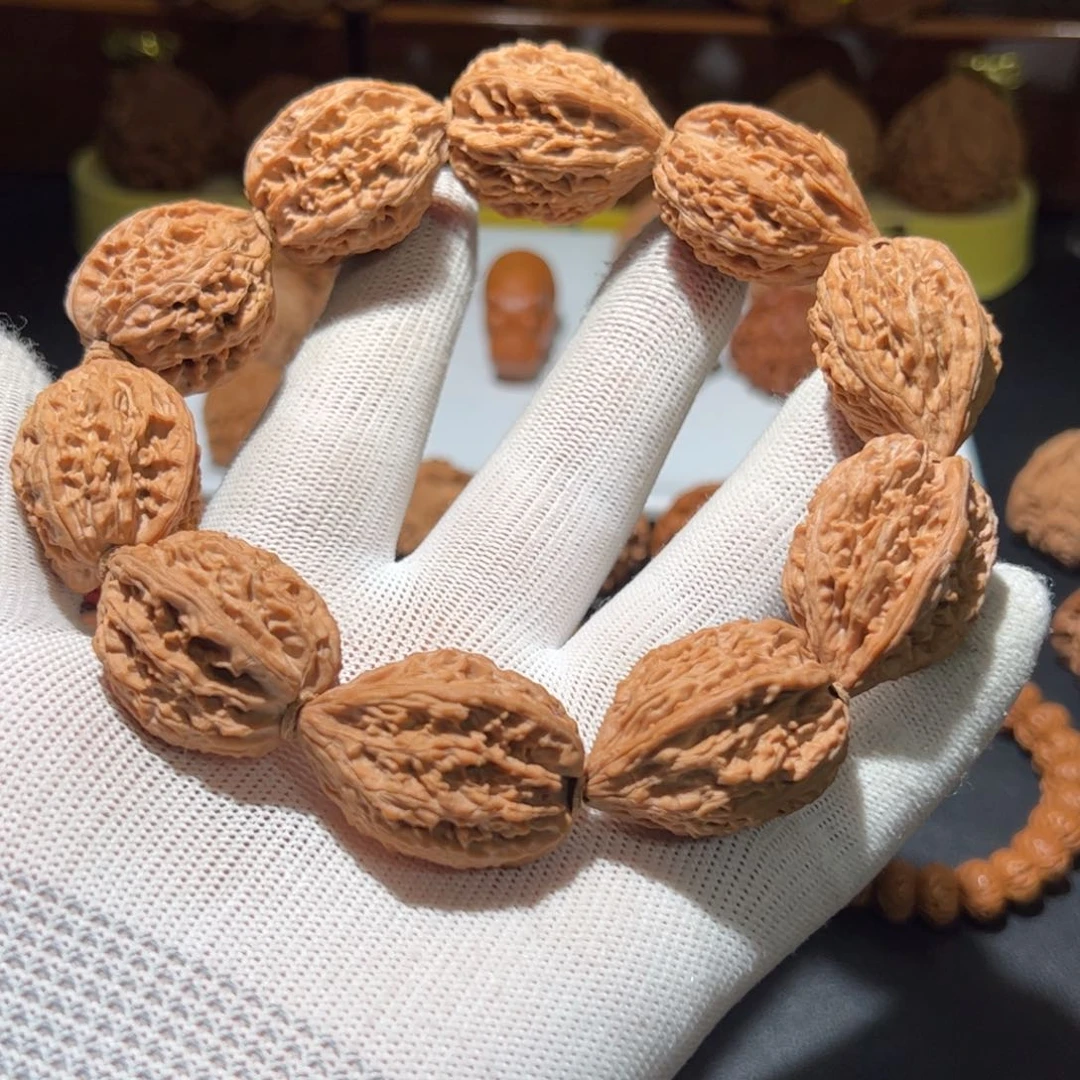 文玩核桃把件聆***颂禅心