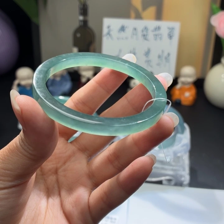 翡翠未镶嵌手镯冰透蓝绿