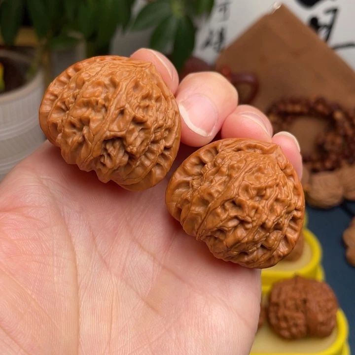 文玩核桃把件三角白38