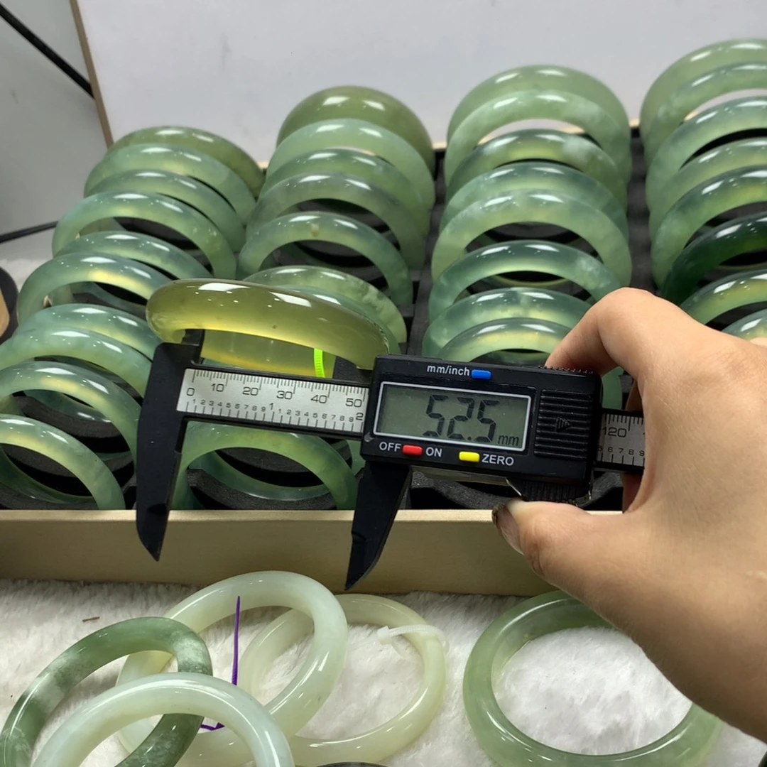 蛇纹石玉未镶嵌手镯407