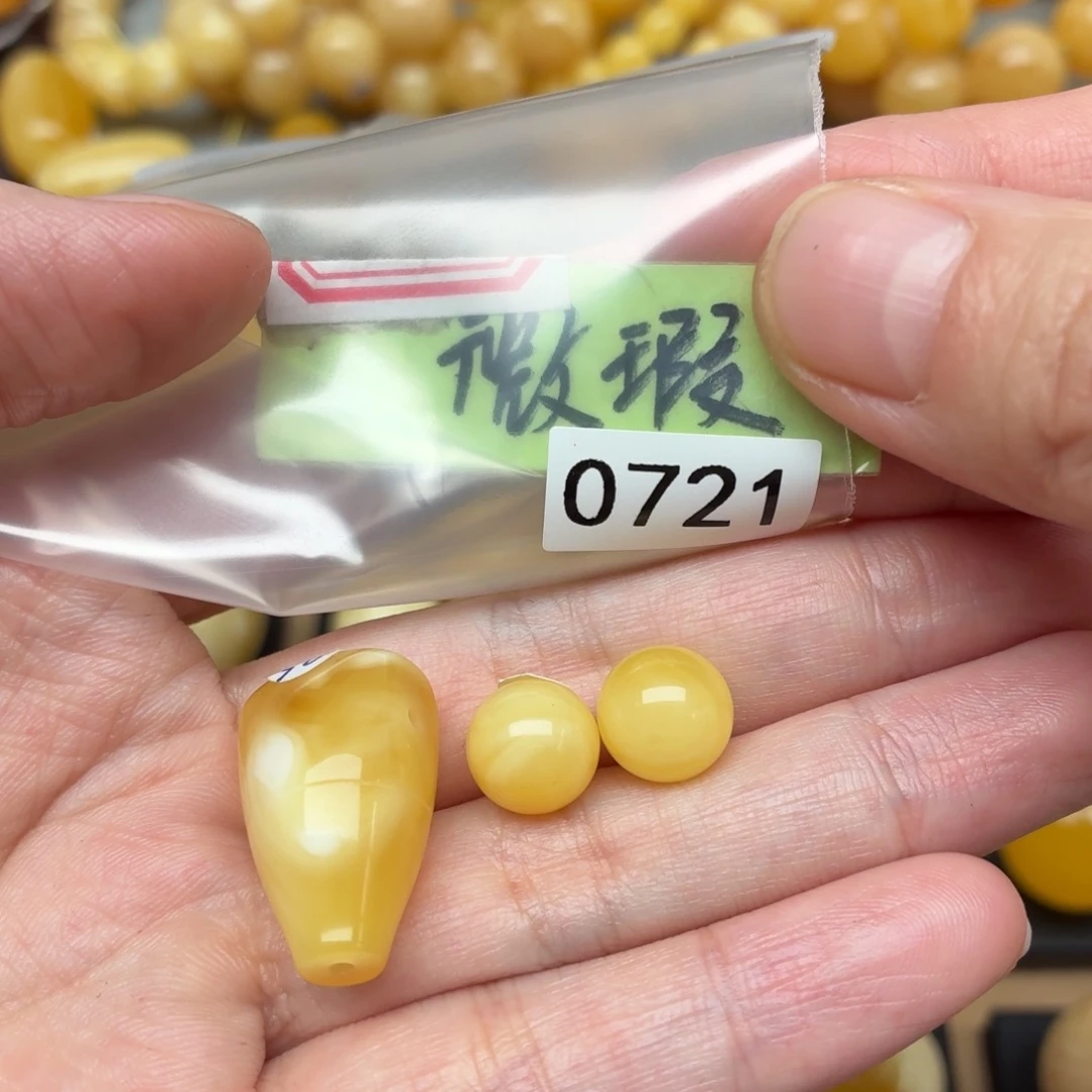 1***6琥珀未镶嵌裸石蜜蜡三通12+腰珠9+