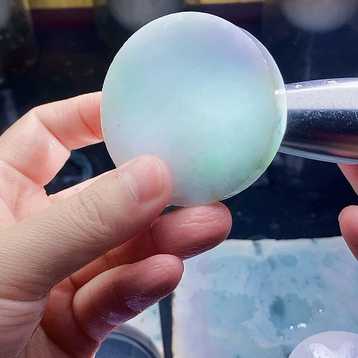 翡翠未镶嵌颈饰毛料52