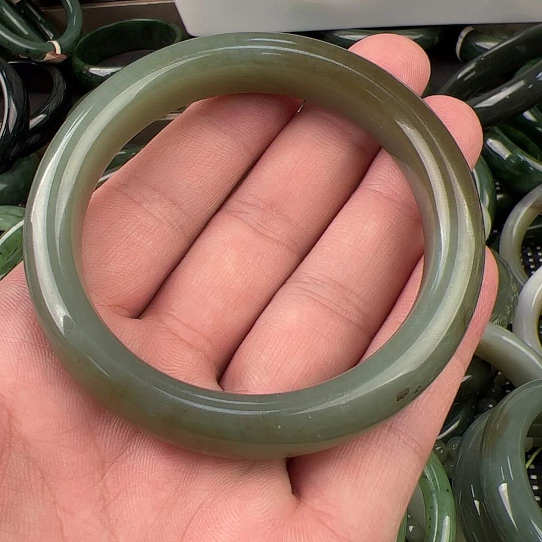 英***子和田玉未镶嵌手镯