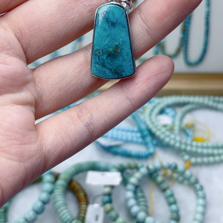 绿松石未镶嵌颈饰