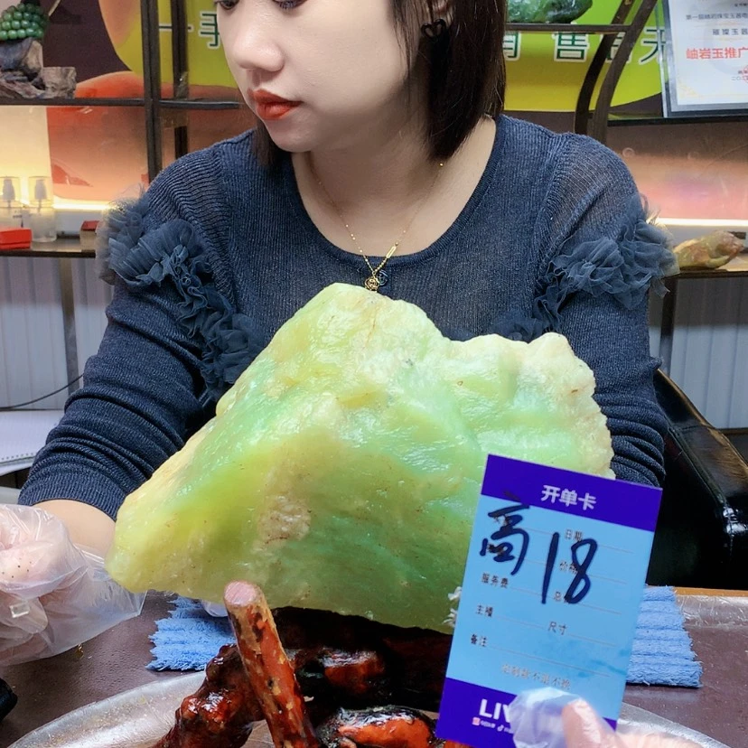 【闪购商品】未镶嵌蛇纹石玉原石W****x