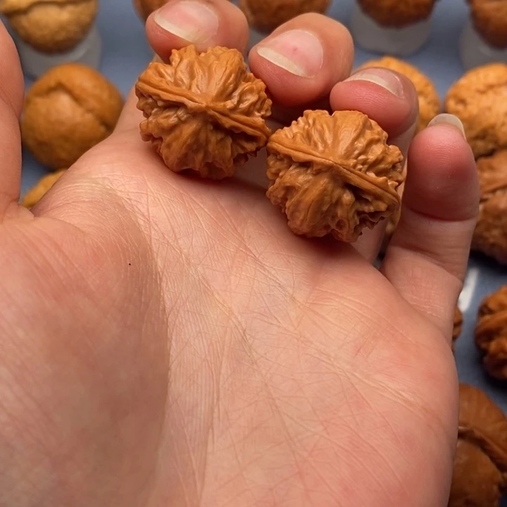 文玩核桃把件金刚石