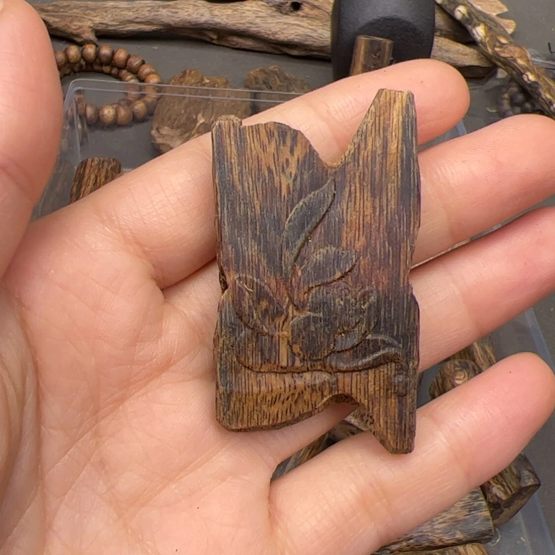 沉香吊坠奇楠沉香素牌8.8