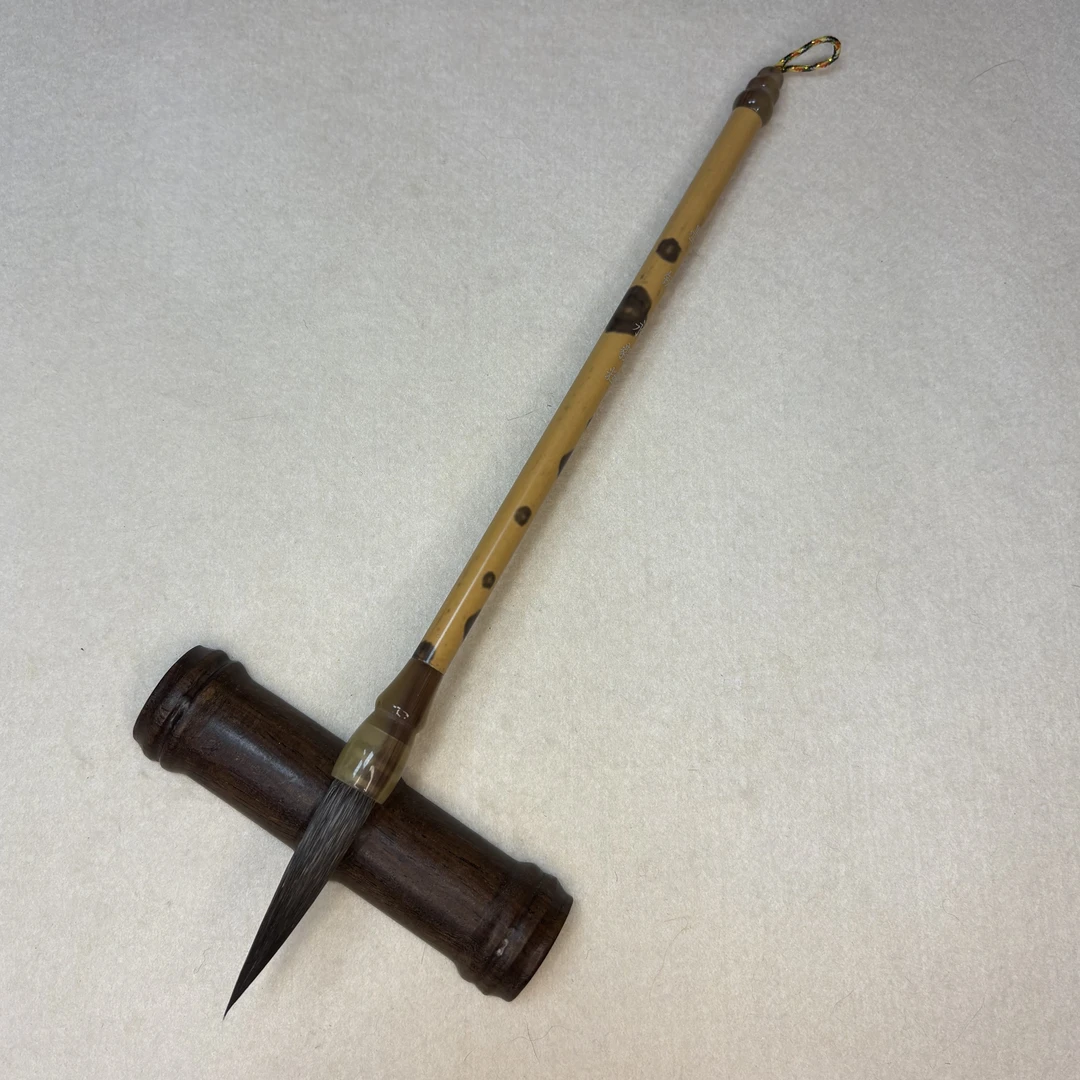 永毅辉灰尾毛笔软口径：0.9出峰：4.8.软笔界的扛把子！