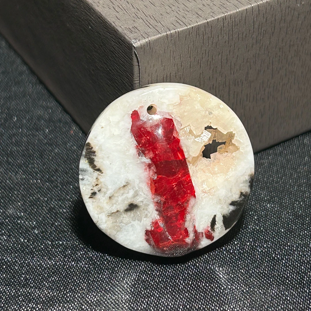 天然辰砂朱砂吊坠男女款晶体石全透光圆扣挂件